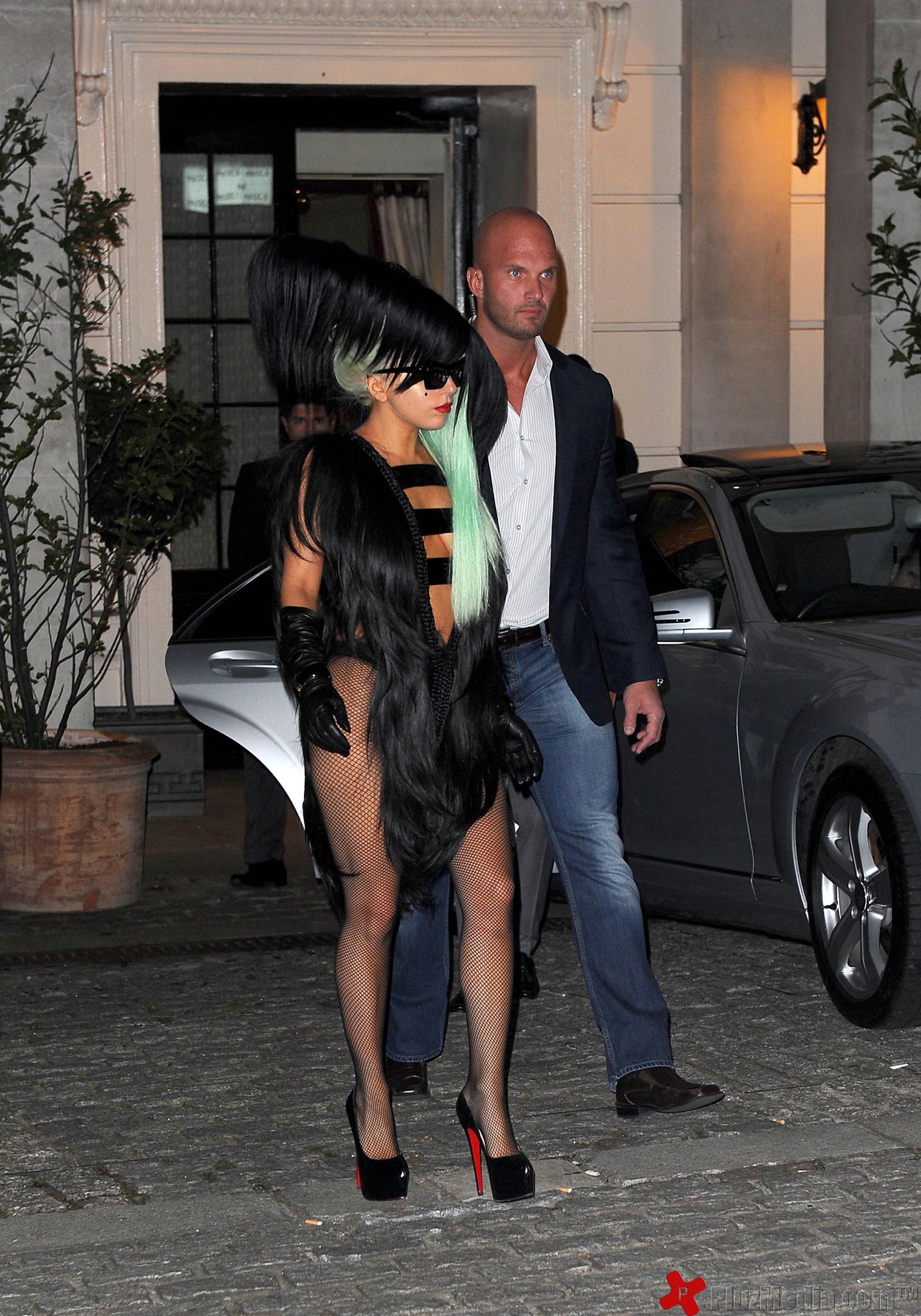 Lady Gaga showing lots of skin as she leaves her London hotel - Photos | Picture 96714